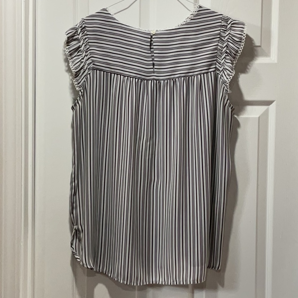 Loft black & white small stripe design with ruffle shoulders blouse L - Picture 5 of 13